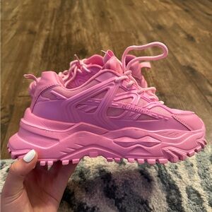 SOLD‼️ CHUNKY PINK SNEAKERS